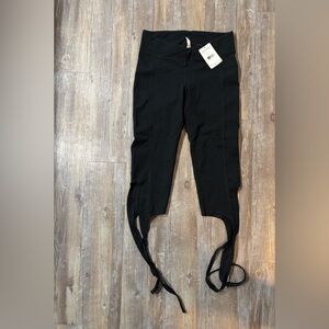 FREE PEOPLE MOVEMENT Turnout Yoga Cut Out Wrap Crop Leggings Size Small
